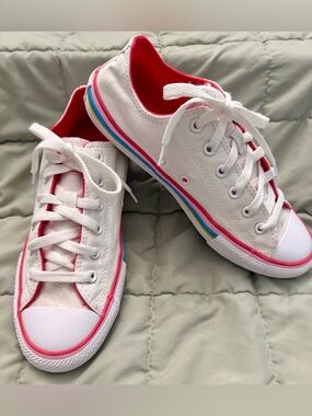 Limited Edition!! Like New!! Low top converse
